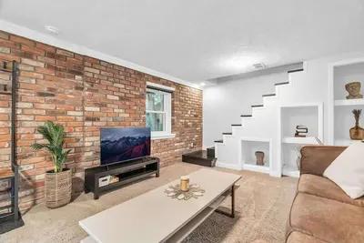 Image de 2 min to Aud | Private Getaway w/ Firepit