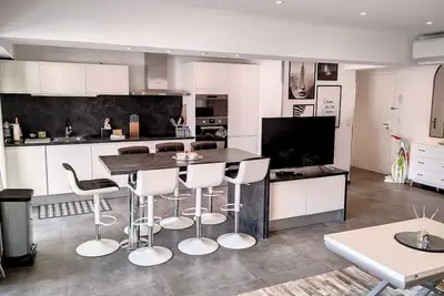 Image de Centre Juan les Pins grand trois pièces, terrasse, stationnement