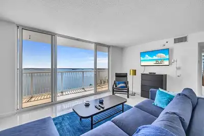 Image de Luxury 15tfloor ocean-view apartment with terrace2 bedrooms and premium comfort.