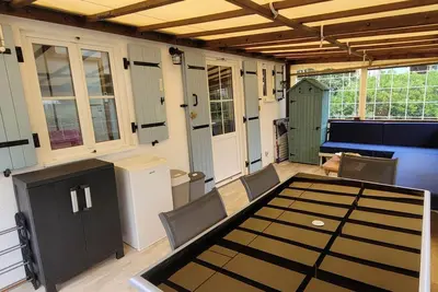 Image de Chalet avec Wifi Gratuit dans parc résidentiel privé, piscine couverte, chauffée.