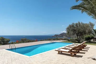 Secluded 8br Villa • Pool • Panoramic Sea View