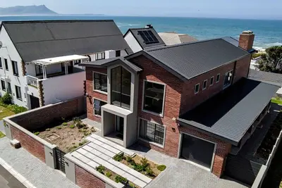 Image de Skuinsklip | Elegant Coastal Retreat | Kleinmond Beach | Sea View