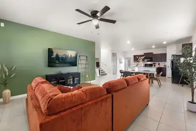 Stylish 4br Escape • Open Layout•TVs in Every Room