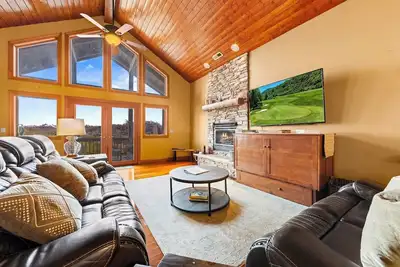 Image de Breathtaking 2-Bedroom Mountain Condo - 15 Mins from Harrah's Casino