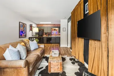 Image de Cozy Condo by Music Row Walk to Restaurants & Bars