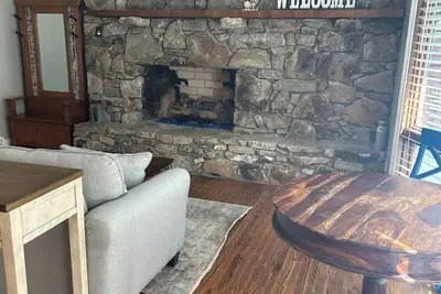 Image de Farm Suite, King bed, overlooking horse pasture!