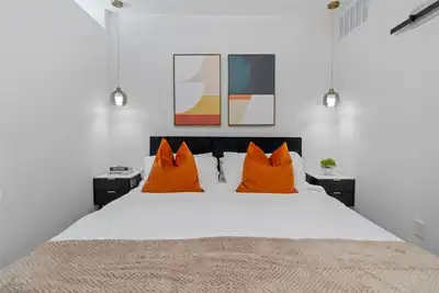 Image de Modern King Suite • Downtown Austin + Wi-Fi New