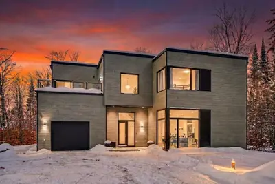 Image de Wynnau Estate in Bel Air: Luxury Home with Private Hot Tub