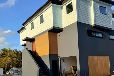 Image de Coastal Casuarina Sanctuary Nestled on the Water's Edge