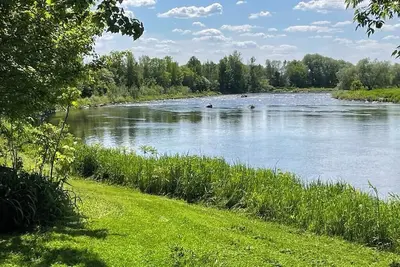 Image de Chalet au bord de la rivière – Nature, paddle, feu de camp et vue sur l’eau