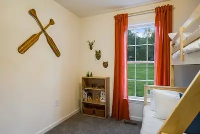 Image de RiverandRidge: 3 Min to River, Hot Tub & Fire Pit