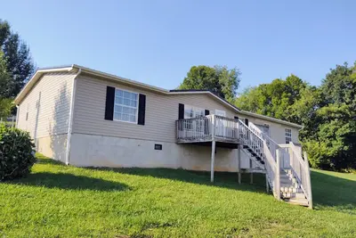 Image de 3-bedroom house in serene Bristol with cool Ac comfort