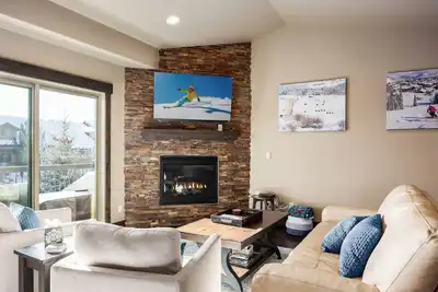 Image de Stunning Retreat, Majestic View, Private Hot Tub, Grill, Minutes to Main Street!