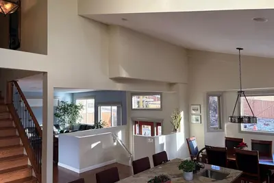 Image de Modern two-storey Executive minutes walk to shopping, Ent, C-train transit