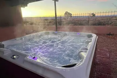 Image de *Lake Powell 4 Br, hot tub, on golf course, views