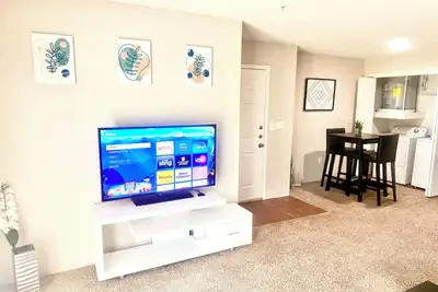 Image de Nrg Stadium Perfect One Bedroom Apartment.