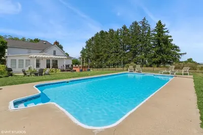 Image de Heated Pool | Hot Tub | ❤️ for Remodel Pics Soon