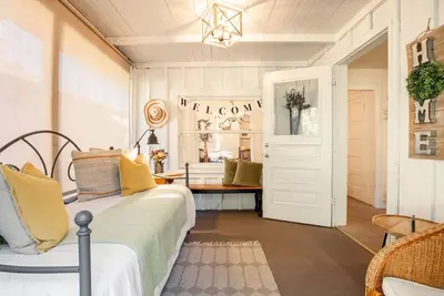 Image de Quaint Cottage Nestled In Premier Historical Tract