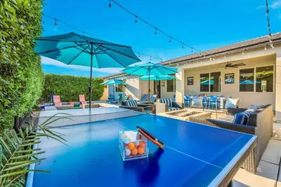 Image de New! Turquoise Mirage Fun House. Sleeps 18.