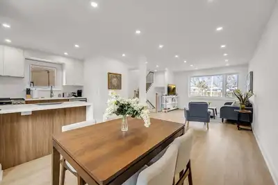 Image de *Family Haven* Renovated 3br • Backyard • Parking