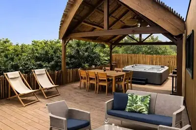 Image de Taos Luxe 40m2 terrasse 35m2+ jacuzzi privatif  - 6 pers 3 chambres 2 Sdb - clim - Lave Vaisselle 6 personnes