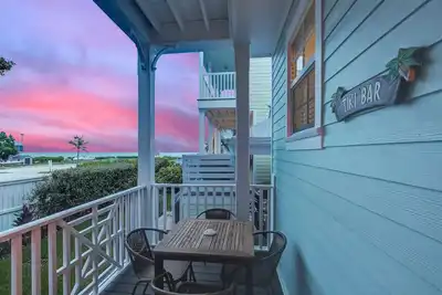 Image de Ocean View Anglers Reef - Pool, Beach. Walk or bike to local food + bars