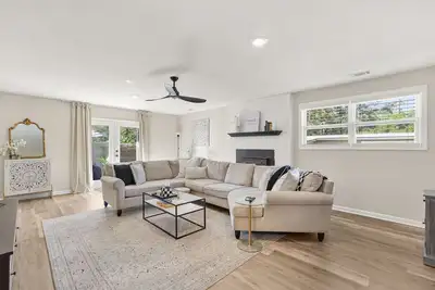 Image de Modern Retreat - 9 Miles to Downtown - Game room