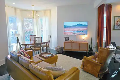 Image de Eclectic Victorian Cozy Retreat _ Near Lake & Trails _ Family Friendly