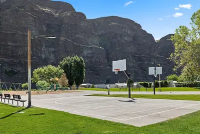 Image de Cozy 1-bedroom condo in excellent Quincy with Ac-book separate shuttle to Gorge