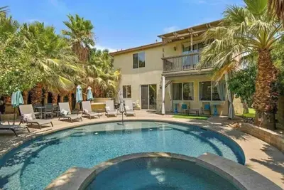 Image de Desert Escape -Walk 2 Coachella!