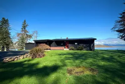 Image de Columbia River Modern - Waterfront home on 2 acres with expansive estuary views
