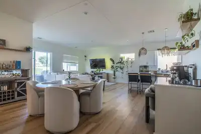 Image de Perfect 3-Bedroom House with Golf & Sunset Views!