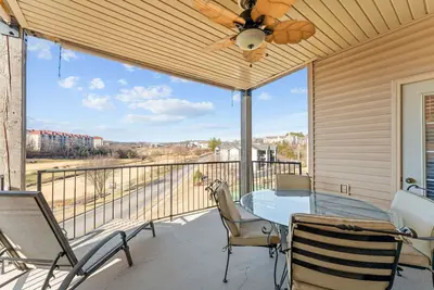 Image de Walk-In 3br Condo at Royal Links • Golf Course Views • Near Hwy 76