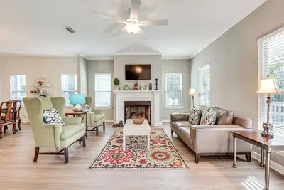 Image de 1 Mi to Fsu: Group-Friendly Midtown Getaway!