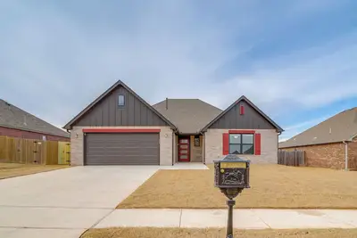 Image de Private Yard & Patio: Bright Glenpool Getaway