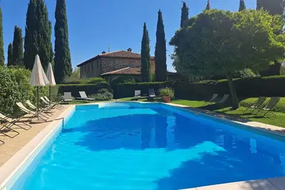 Image de Grande maison de campagne accueillante en Toscane Belle piscine privée et clôturée Production. . .