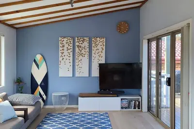 Image de Coastal Holiday House ~ Only one street back from the beach!