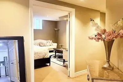 Image de Private 2br Guest Suite • King Bed • Parking