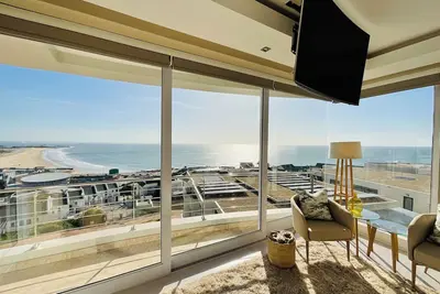 Image de Luxurious Penthouse with breath-taking ocean views in the heart of Humewood