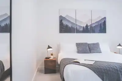 Image de Revy Stay & Play - a brand-new, thoughtfully designed one-bedroom condo.