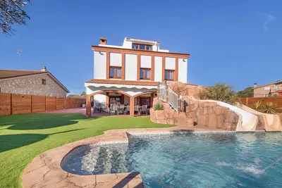 Image de « Casa Reina » : Villa spacieuse avec grande piscine à thème et toboggans aquatiques