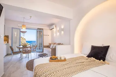 Image de Modern Sea-View Suite with Private Balcony – Yploui Suites Karpathos