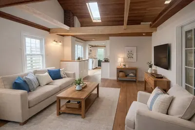 Image de New Charming Coastal Bungalow Steps From the Beach