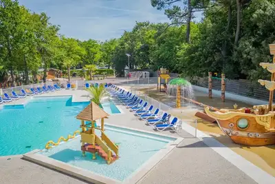 Image de Camping 4 étoiles - Piscine  - ccbbgha