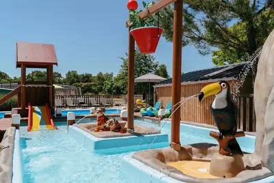 Image de Camping 4 étoiles - Piscine  - ccbeddc