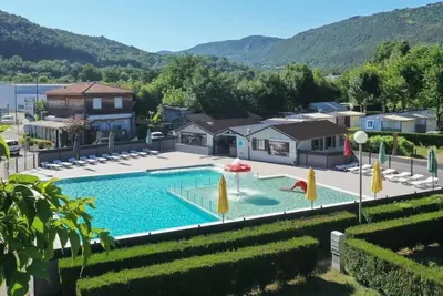 Image de Camping 4 étoiles - Piscine  - ccbeeif