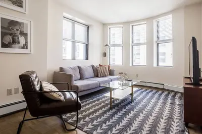 Image de New to Vrbo! Awesome location downtown, closeby bars, restaurants + historic sites Walk Anywhere!