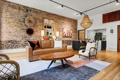 Image de Luxe Historic 2br/1ba Suite Steps from Wilmington Riverwalk