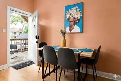 Image de 15 mins Dt| HumboldtPark Gem | Sleeps 8 | FreePark