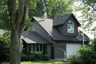 Image de Cedar Point Cottage - Hot tub & Beach Town!